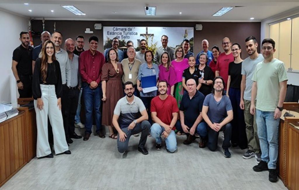 Servidora Sueli Padovani Garavello recebe Votos de Congratulações pelos 35 anos de atuação na Câmara de Salto