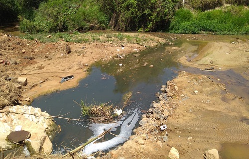 esgoto corrego Sao Joao