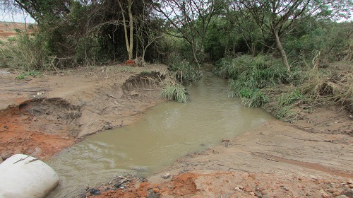 Edemilson-assoreamento-córrego1