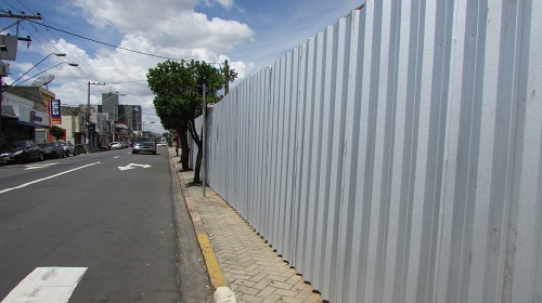 Edemilson-tapume-Nove-de-Julho1