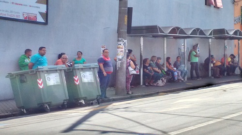 ponto-de-ônibus-Nove-de-Julho