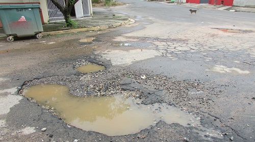 tapa-buraco-ruas-Paquistão-Camboja