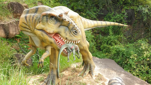 vereador-denuncia-falta-de-manutencao-das-replicas-de-dinossauros-01