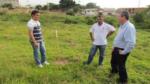 vereadores-fiscalizam-plantio-jardim-união