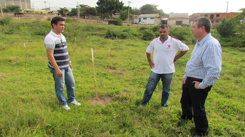 vereadores-fiscalizam-plantio-jardim-união